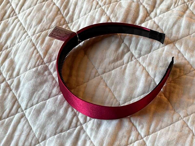 セリアの「サテンカチューシャ」