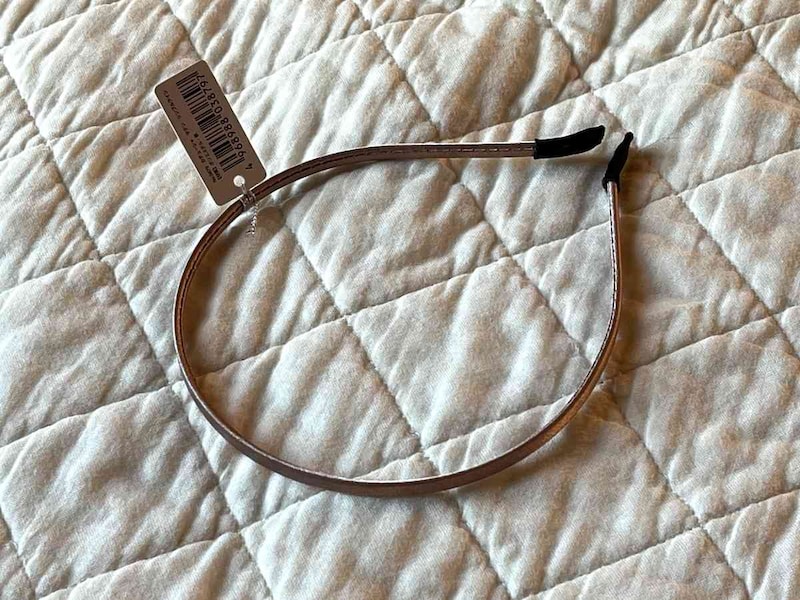 セリアの「カチューシャ サテン シンプルライン」