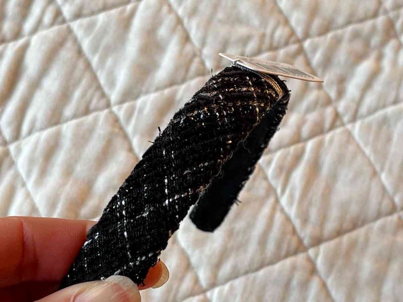 セリアの「カチューシャ トレンド」はツイードのような生地