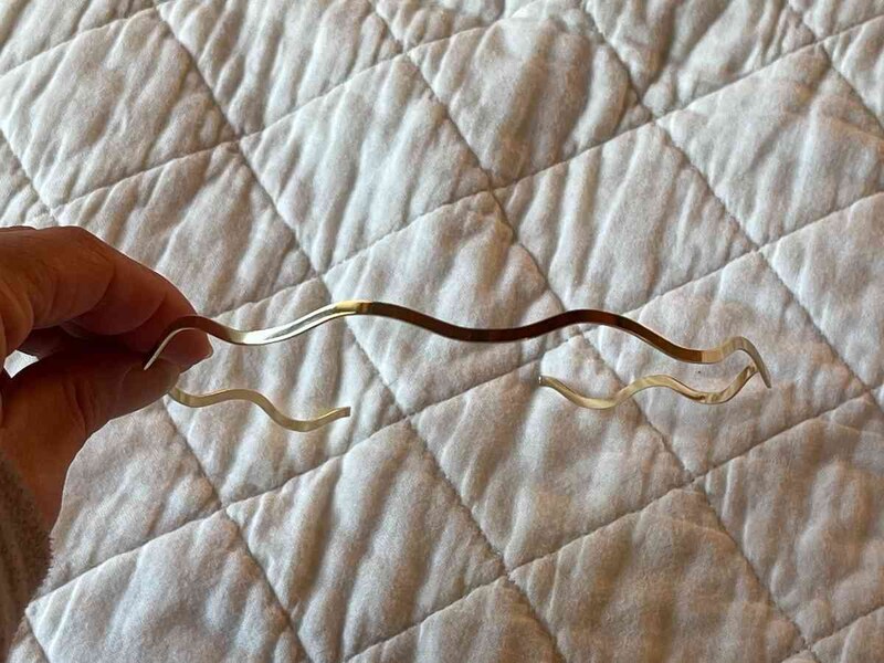 セリアの「カチューシャ　シンプル」はファッションアイテムとして取り入れたい