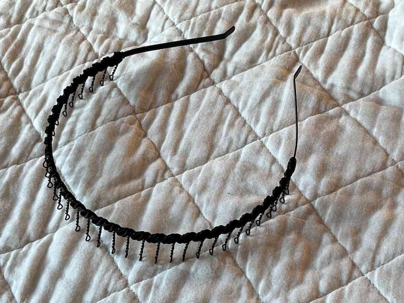 セリアの「ハガネカチューシャ」