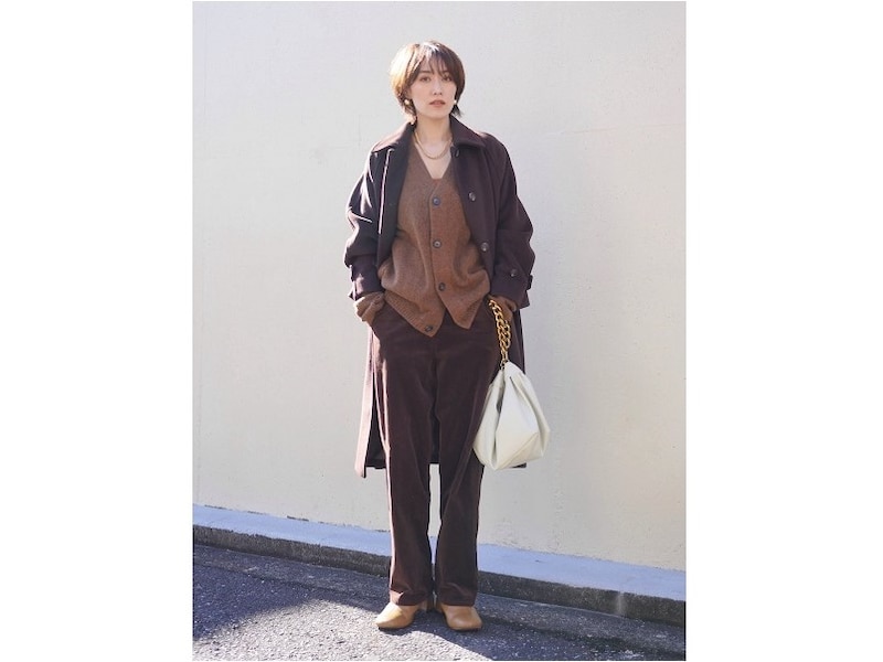 ブラウン系コーデは「黒」を使わずに仕上げるとおしゃれ上級者に 出典:WEAR