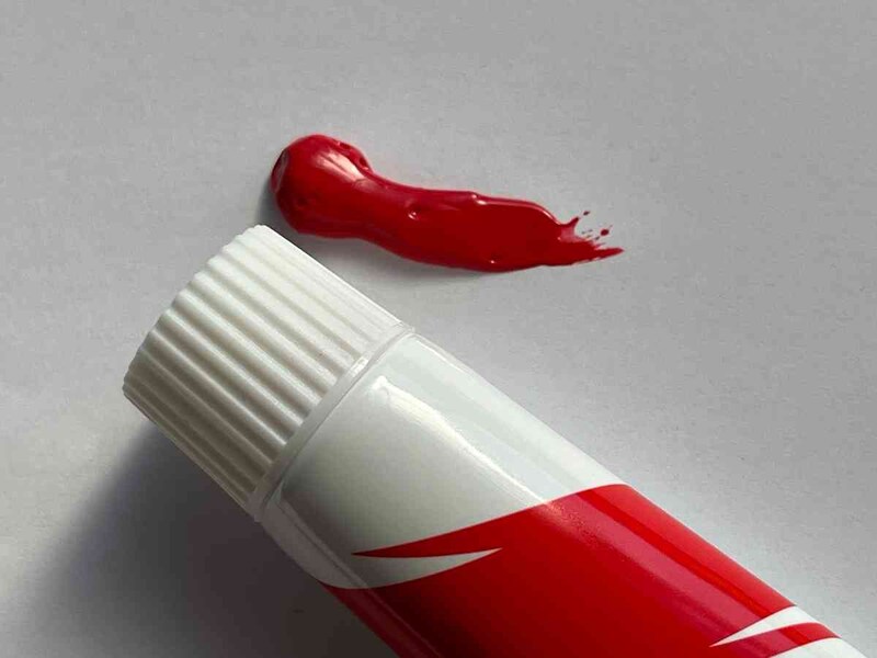 セリアの「アクリルガッシュ」は少し粘り気がある