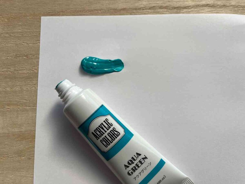 セリアの「アクリルカラー」は乾いたら耐水性に