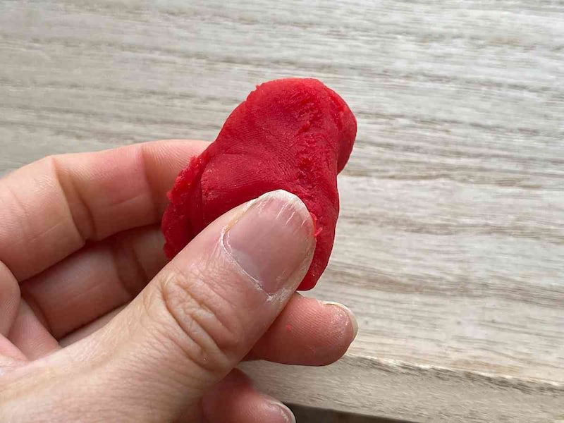 セリアの「こむぎねんど」は、単色で遊ぶこともできる