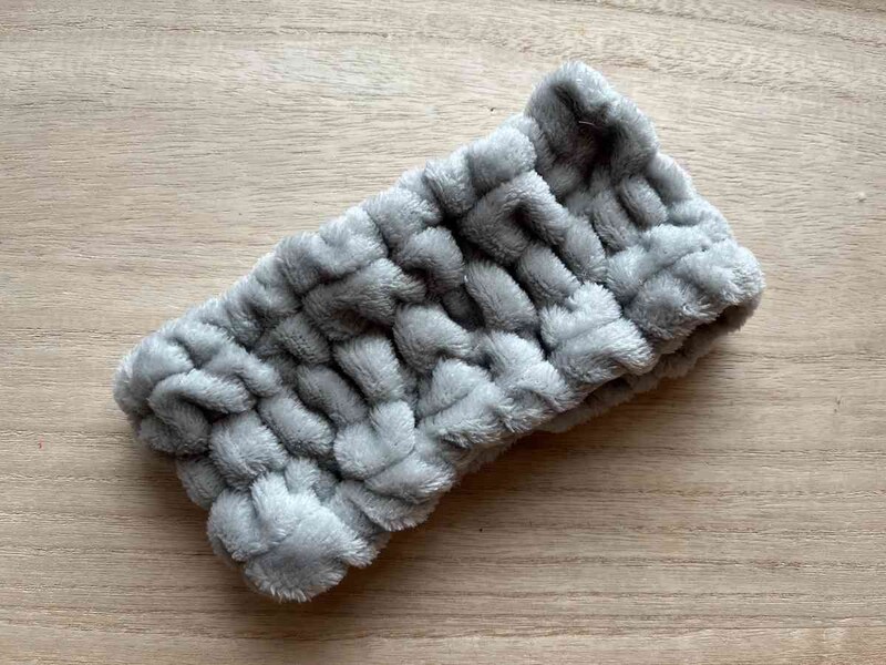 セリアの「ふわふわタッチヘアバンド」