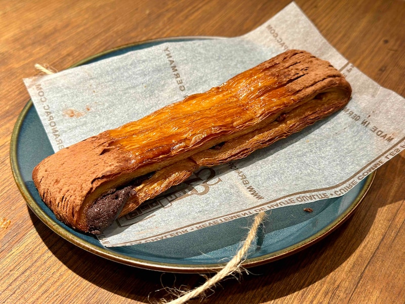 LA BASE de Chez Lui」／パンスイス ウガンダ (891円)