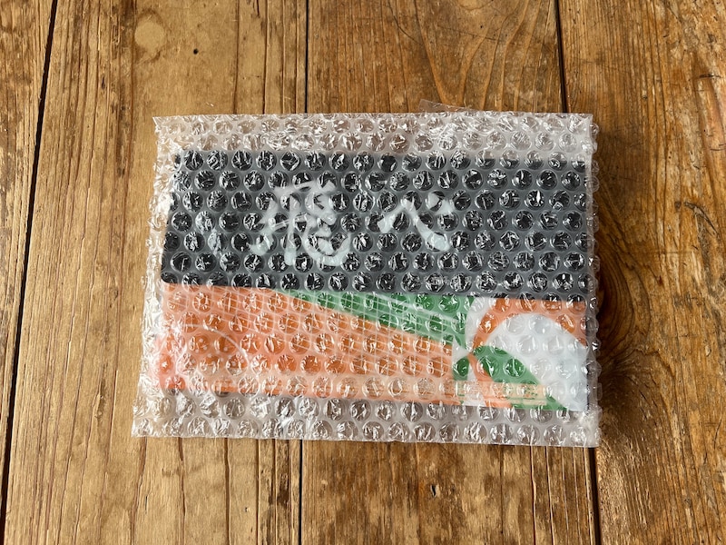 傷がつきそうな物は、エアクッションで包む