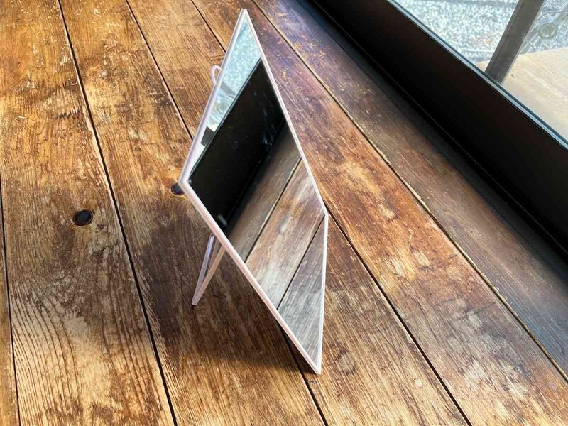 セリアの「ビッグミラー」はスタンド付き