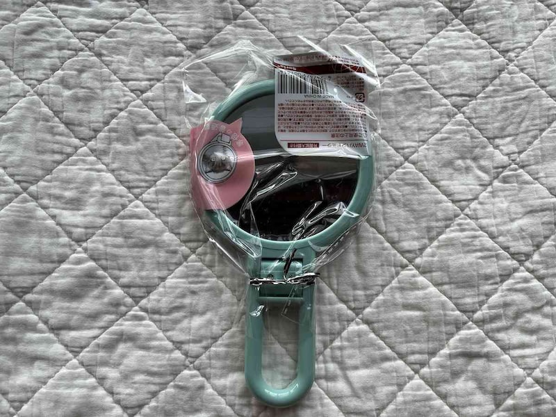 セリアの「2WAYハンドミラー」