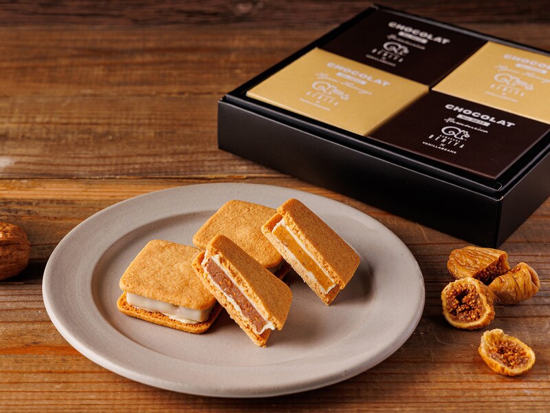 鎌倉紅谷×バニラビーンズ「ショーコラ クルミッ子×フィグフロマージュ(2種4個入、税込2214円)」(提供画像)