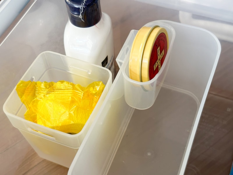 丸い軟膏は「冷蔵庫ミニポケット」に