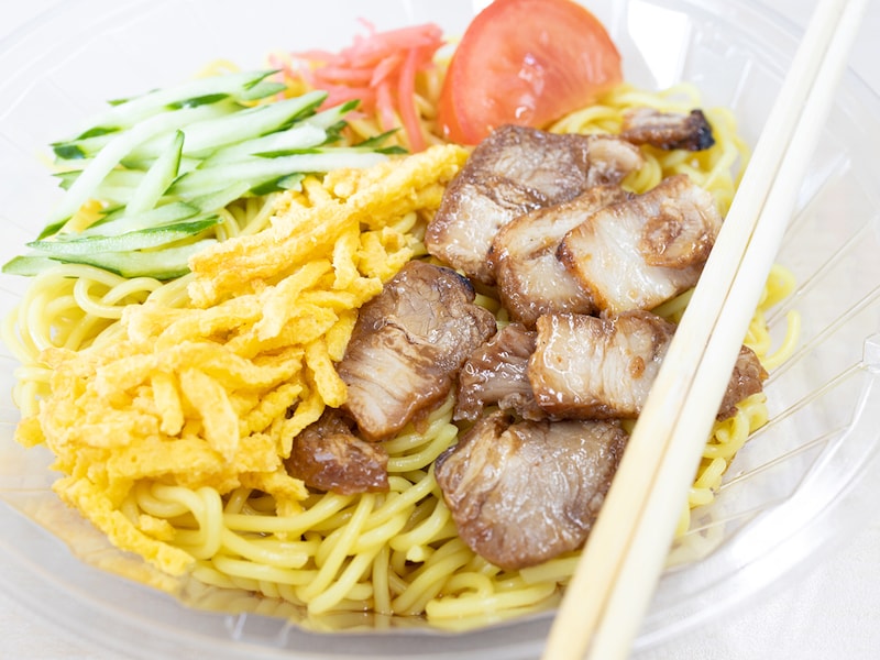 冷やし中華は主食・主菜・副菜が1つで取れる