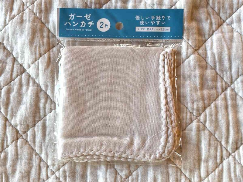 セリアの「ガーゼハンカチ」