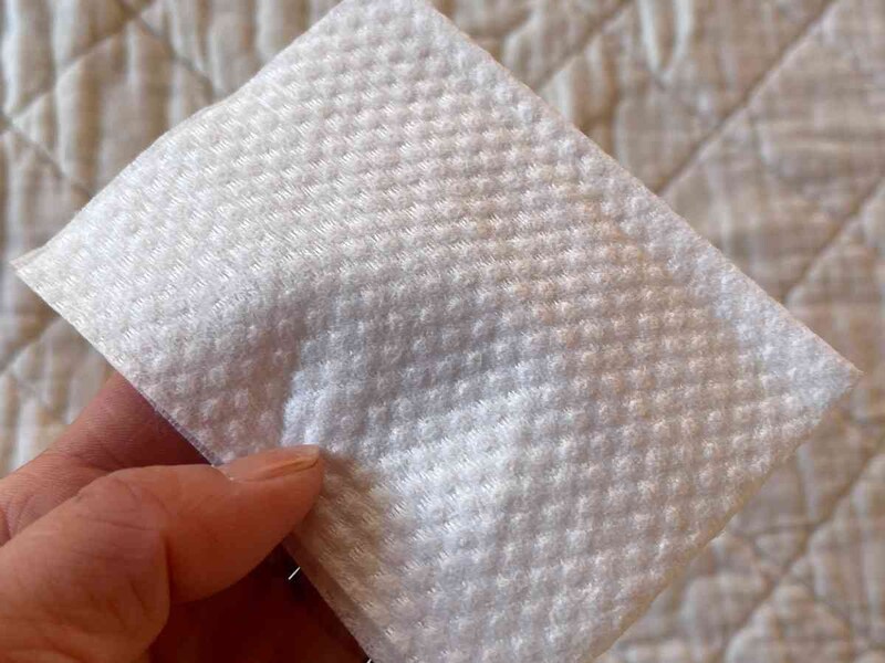 セリアの「使い捨て洗顔タオル」はレーヨンでできている