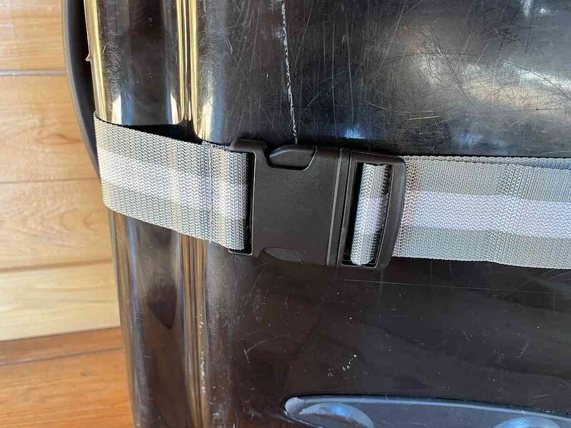 バックルがカチッと音を立てるまで差し込む