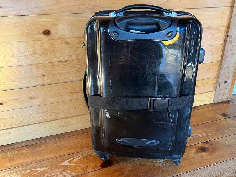 キャンドゥの「スーツケースベルト」は黒一色でシンプル