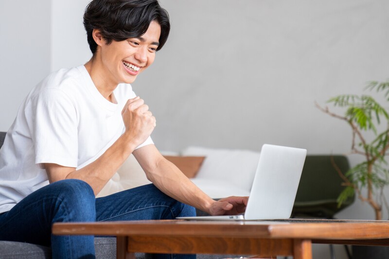 若い男性投資家