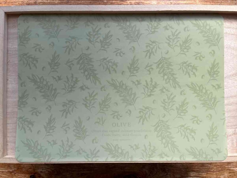 セリアの「PPランチョンマット レモン＆オリーブ」