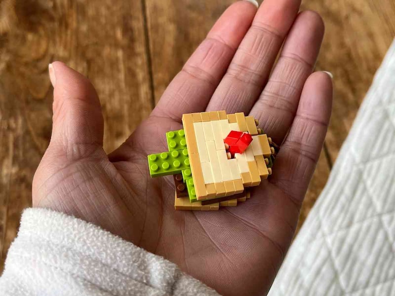 セリアの「キッズブロック　ベーカリー」のパーツは小さい