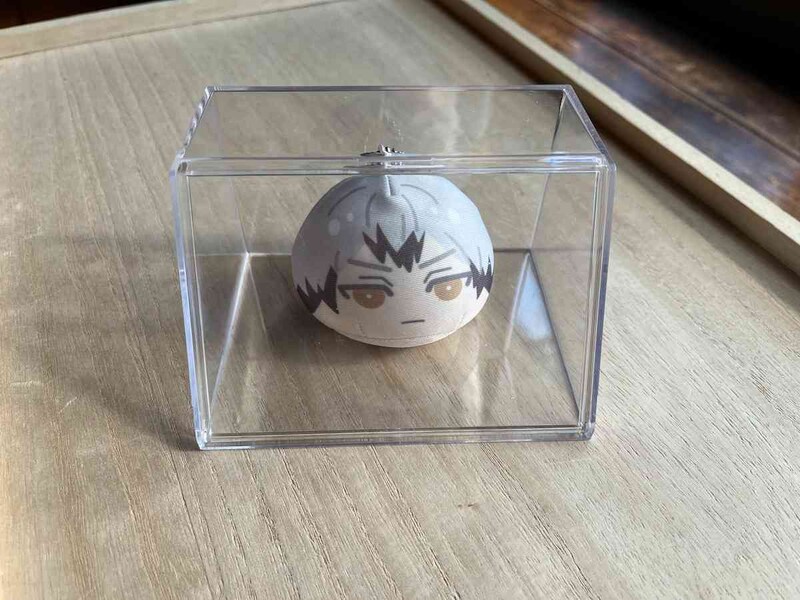 セリアの「モニター下ディスプレイケース」は丸いぬいぐるみも入る