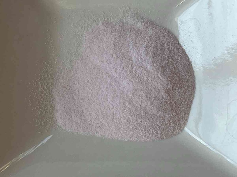 ダイソーの「いちごパウダー」は薄ピンク色