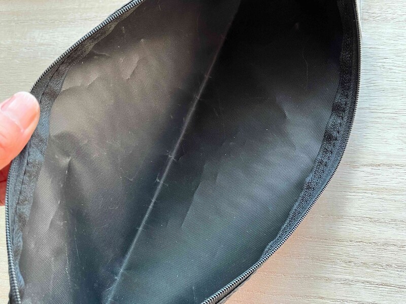 セリアの「ヘアアイロン収納ケース」には冷ましたヘアアイロンを入れる