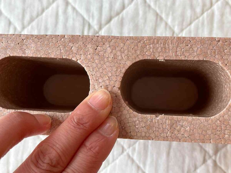 セリアの発泡スチロール「ミニブロック」を立てても硬く感じる