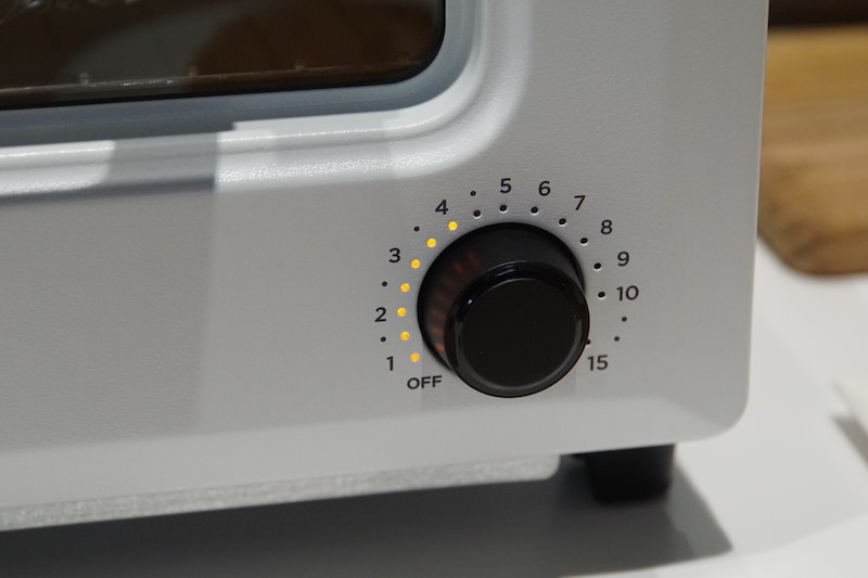 本体右側のダイヤルで調理時間を設定すると調理を開始します（筆者撮影）