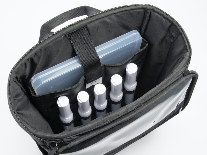 ボックスリュックにB4の硬質ケース