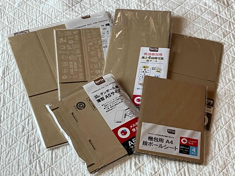 セリアの段ボールは110円（税込）で買えて幅広く使える
