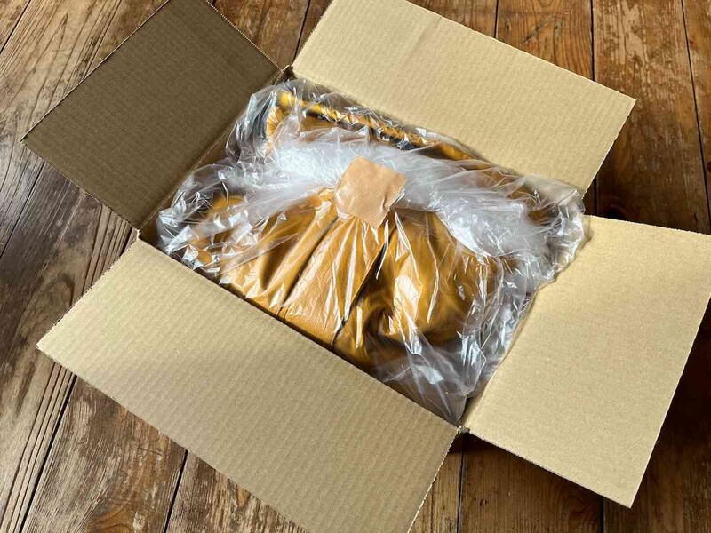 セリアの「ダンボール箱 80サイズ」はアウターなどの梱包に使える