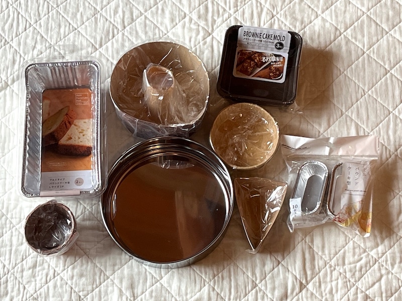 セリアのケーキ型は展開が豊富で110円（税込）