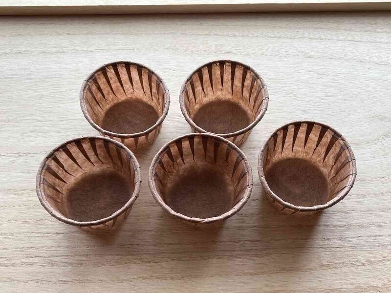セリアの「カップケーキ型 Mサイズ」