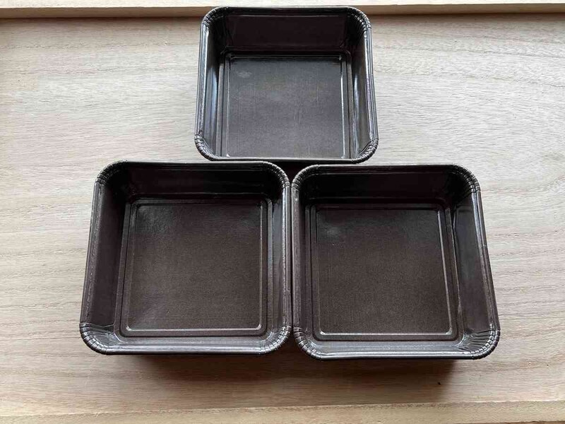 セリアの「ブラウニーケーキ型」