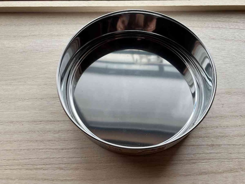 セリアの「デコレーションケーキ丸型6号」