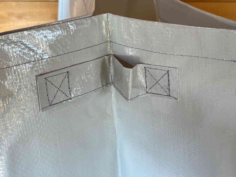 セリアの「ランドリーバスケットL」は持ち手付き