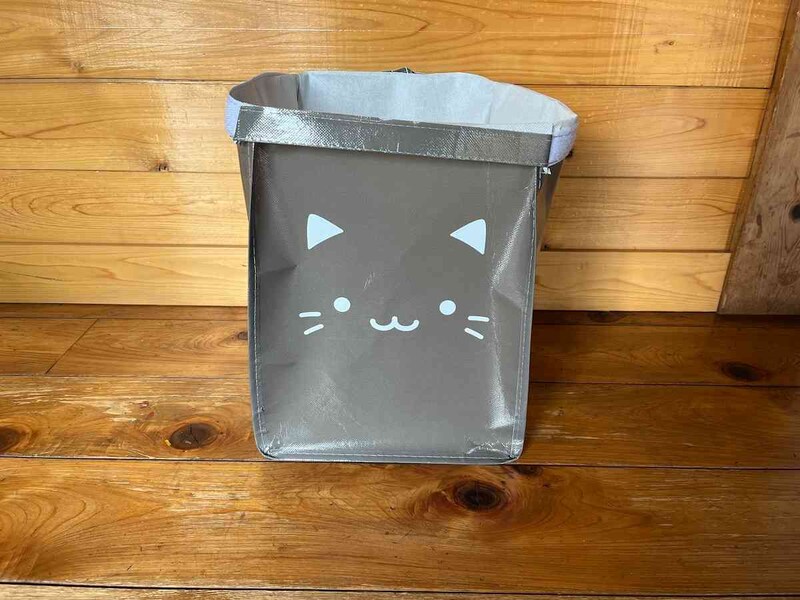 セリアの「折りたたみランドリーBOX」は面ファスナーを折ると立ちやすくなる