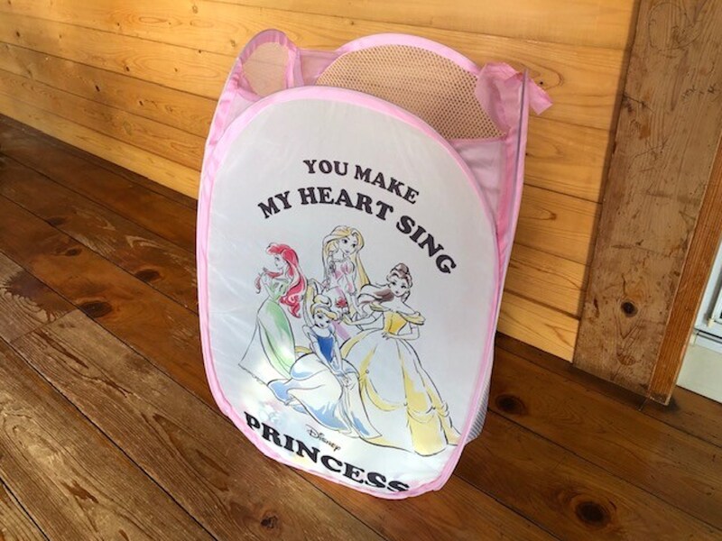 ディズニーキャラクターが描かれたダイソーのランドリーバスケット