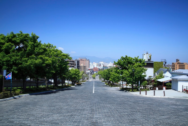 二十間坂。ここを下るとベイエリアへ。