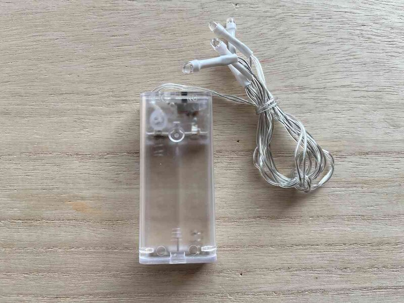 セリアのイルミネーションライトを使う際には単3乾電池が必要