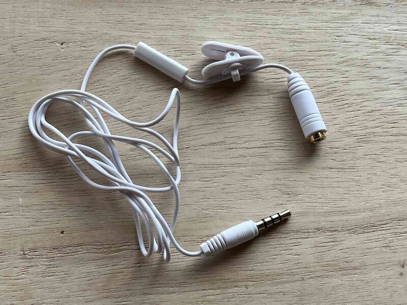 セリアの「イヤホンマイク増設 ステレオ延長コード」の長さは約1m
