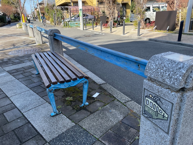 レールが使われているガードレール