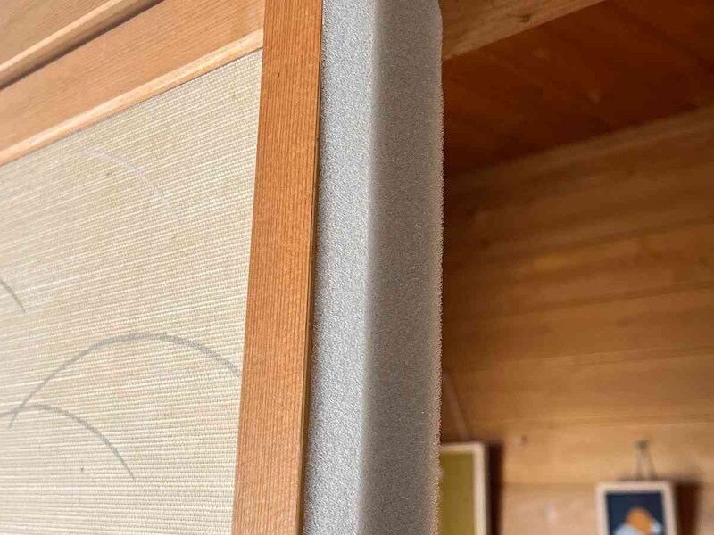 ダイソーの隙間ガード「すきまテープ」を引き戸につけてみる