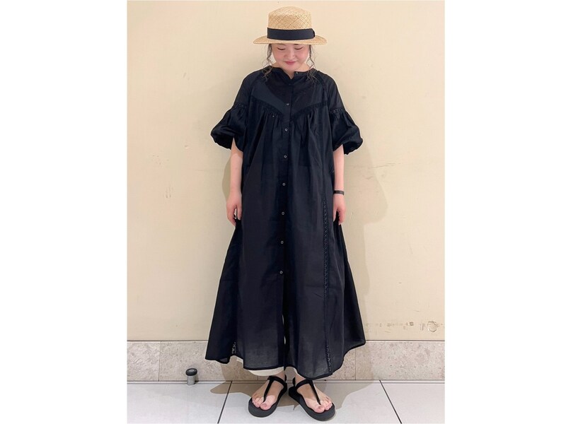 【OKコーデ】薄手のコットン製なら、生地がたっぷりしていても張りつきにくい