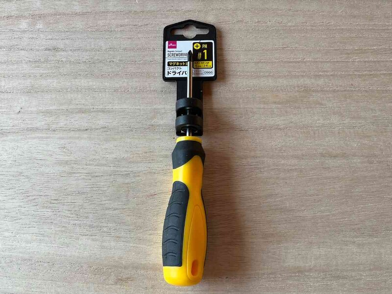 ダイソーの「マグネット式 コンパクトドライバー」