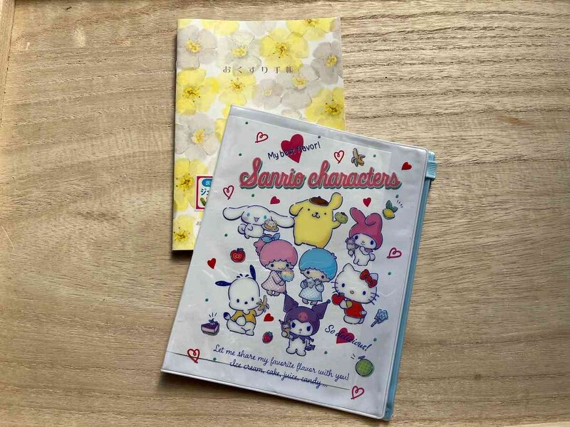 ダイソーの可愛い「お薬手帳カバー サンリオキャラクターミックス」はサンリオの人気キャラクターが勢揃い