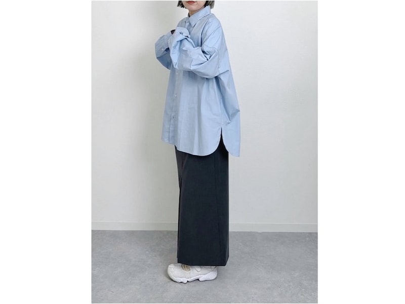 すとんと落ちるナロースカートは長く使える　出典：WEAR