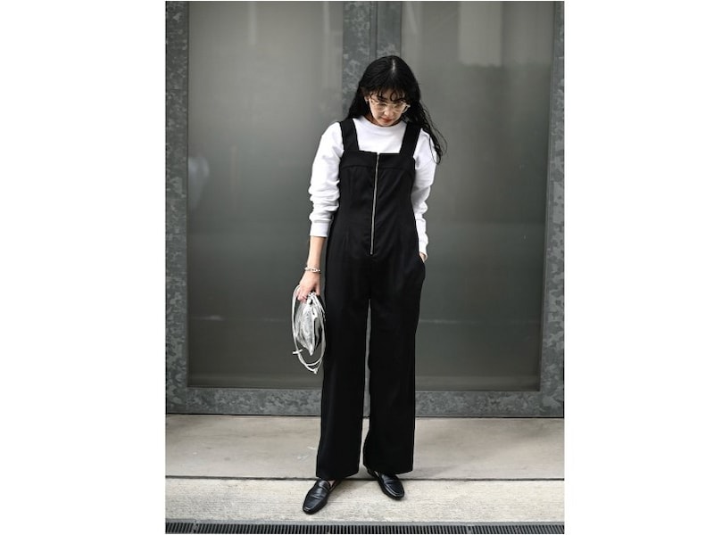 クリーンに着られる白スウェットは清潔感があって大人向け　出典：WEAR