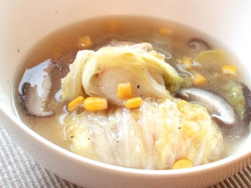 お餅を使った白菜ロールのスープレシピ……生姜入り中華風スープ！